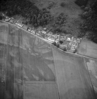 Oblique aerial view centred on the cropmarks.