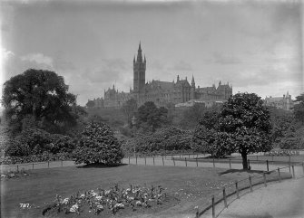 Distant view of Glasgow University.
