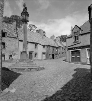 General view of the Cross and Tanhouse Brae with Market Cross in foreground