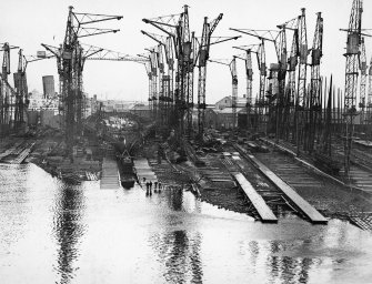 Digital copy of general view of slipway and derricks.
Photographed by Daily Mail (pre-1914).
Sir William Arrol Collection Box 18