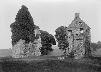 General view of Struthers Castle.