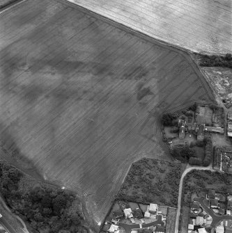 Brunstane, oblique aerial view, taken from the WNW, centred on cropmarks including coal pits. A rectilinear enclosure beside Brunstane House is visible in the centre right of the photograph.