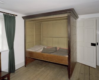 Interior. 1st. floor, N room, view of box bed