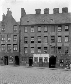 General view of north side of Broad Street, Stirling, (demolished 1926).