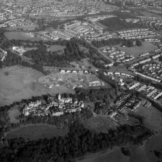 Glasgow, Crookston Road, Leverndale Hospital.
Oblique general aerial view from North-West.