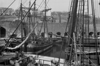 Charlestown Harbour
View of ships in harbour with limekilns in background.
Scanned image from glass plate negative. Original envelope annotated by Erskine Beveridge 'Ships at Charlestown'