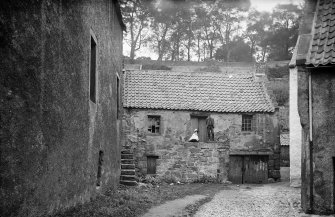 View of the Tron Shop, Sandhaven, Culross. 
Original envelope annotated by Erskine Beveridge 'Close at Culross nr Town-house'.