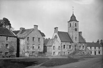 Culross, Townhouse
View from south west.
Scanned image from original glass plate negative. Original envelope annotated by Erskine Beveridge 'Townhouse Culross ?1882'