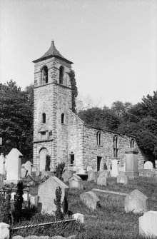Tulliallan Old Parish Church.
View of church with graveyard in foreground.
Scanned from glass plate negative. Original envelope annotated by Erskine Beveridge 'Old 
Ch[urch] Tulliallan near'.