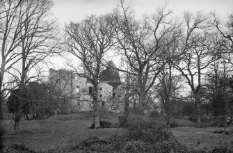 Old Tulliallan Castle.
View of castle through trees.
Scanned from glass plate negative. Original envelope annotated by Erskine Beveridge  'Tulliallan Cas[tle] through trees'.