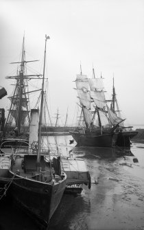 Charlestown, harbour.
View of ships in harbour.
Scanned image from glass plate negative. Original envelope annotated by Erskine Beveridge 'AR 1882'
