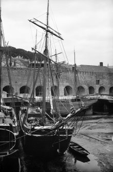 Charlestown, harbour.
View of ship in harbour with limekilns in background.
Scanned image from glass plate negative. Original envelope annotated by Erskine Beveridge 'Ships at Charlestown'