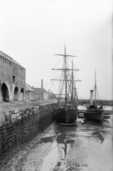 Charlestown, harbour.
View of ships in harbour with limekilns to left.
Scanned image from glass plate negative. Original envelope annotated by Erskine Beveridge 'Charlestown'