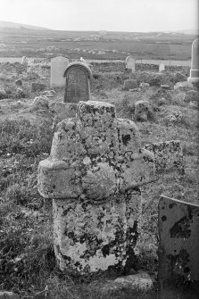 Tiree, Soroby, Burial Ground.
View of front of cross.