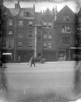 View of 74-84 (even) Grassmarket after restoration of 1929-1930 flanked by Nos 72 and 86