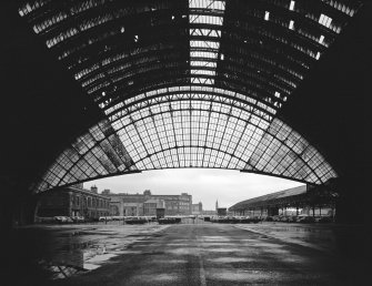 Glasgow, St. Enoch Station, interior.
General view of East arch in North train shed.