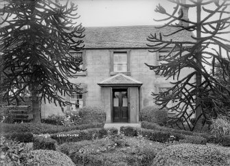 View of entrance to Drumtogle Mill House.
Inscribed: 'Drumtogle, Aberuthven'.