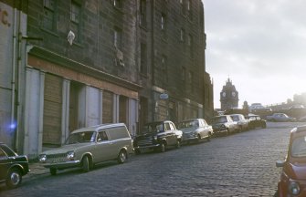 St James Square, Edinburgh. View from NE of the S side of Little King Street looking to St James Square immediately prior to demolition.  In the foreground Dawsons Bar.