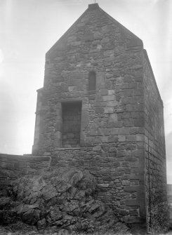 Queen Margarets Chapel, masonry, West wall