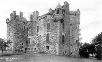 Perth And Kinross, Elcho Castle. Scan from a glass plate.
General view from South-East.