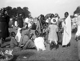 Group of women and children, probably on the Maidan, Kolkata.  The group may be pilgrims from outside Bengal.