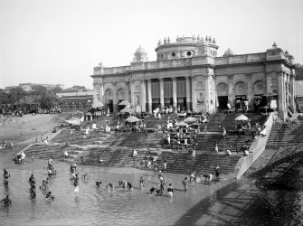 Chotulal's Ghat, Kolkata.
Photograph probably taken from the old Howrah Bridge.