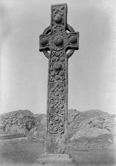 Iona,St Martin's Cross.
General view.