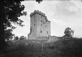 Clackmannan Tower. Scan from a glass plate. View from NE.