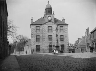 Aberdeen, Old Aberdeen, Hign Street, Town House.
General view from South.