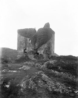 Tarbert, Tarbert Castle.
View from North.