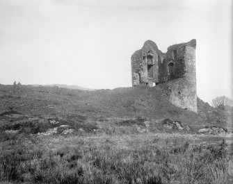 Tarbert, Tarbert Castle, interior.
View from West.
