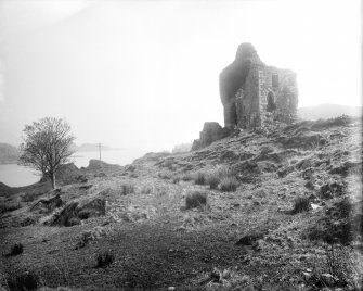 Tarbert, Tarbert Castle.
General view from North-West.