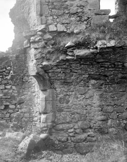 Interior.
General view showing ruined archway.