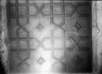 Interior.
View of panelled ceiling.
