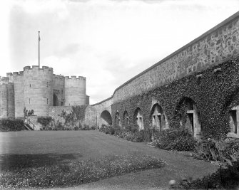 Stirling Castle
View of forework and over port battery from garden