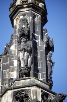 View of statues of Old Mortality (left) and Robert the Bruce (right), on upper tier of NE buttress.