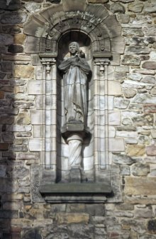 View of statue representing Peace, in niche to W of entrance on S wall of the Scottish National War Memorial, Edinburgh Castle.