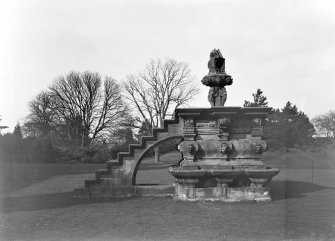 Dundas Castle
View of fountain from South