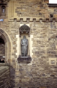 View of statue of William Wallace, in niche on N side of entrance to Castle.