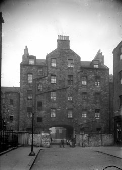 Edinburgh, St Patrick Square.
General view of pend and tenement.