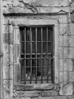 Detail of left bottom window (with bars) of Oliver & Boyd's premises