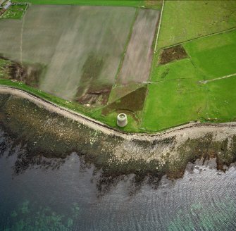 Hoy, Crockness, oblique aerial view, taken from the NE, centred on the Martello Tower. A curving linear soilmark is visible in the top half of the photograph.