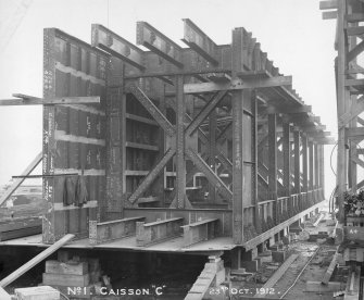 View of 'C' sliding caisson, Rosyth Dockyard
d: 'Oct 23 1912'
