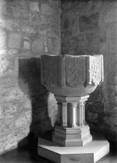 Interior.
Detail of font.