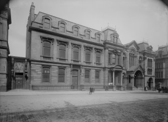 General view of Minto House, Chambers Street incorporating Free Tron Church