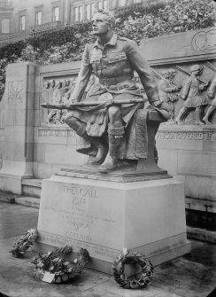Detail of seated soldier.
Scottish American War Memorial, West Princs Street Gardens, Edinburgh.