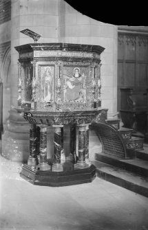 Detail of pulpit.
Plate broken.