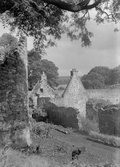 Currie, Old Change House
View of roofless cottage from North West.	