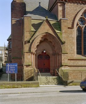 Hyndland Parish Church.  Detail of main entrance at North East corner