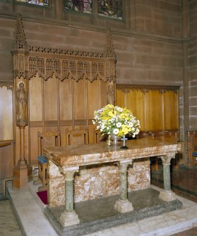 Hyndland Parish Church, interior.  View of altar table in chancel